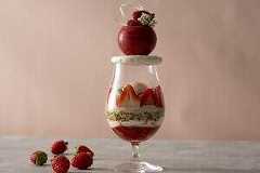 “ライチ酒香る”大人の苺パフェ、ヨコハマ グランド インターコンチネンタル ホテルで