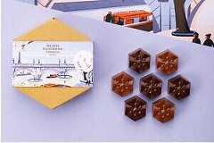 ル・ショコラ・アラン・デュカス“桜”を模した幾何学チョコ、ジューシーなベリー×アーモンドプラリネ