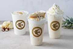 チーズガーデンのホワイトデー限定ドリンク、なめらかケーキを乗せたレアチーズケーキドリンクなど