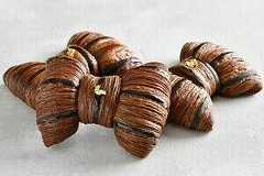 横浜・ホテルニューグランド”リボン型”デニッシュにたっぷりチョコフレーバー