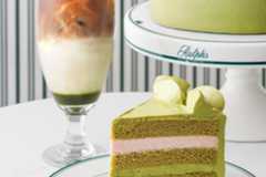 ラルフズ コーヒー“春色”抹茶×苺チーズクリームのケーキ、ウサギ駆け回る桜柄マグやタンブラーも