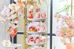 「桜色のストロベリーアフタヌーンティー」桜型クッキーサンドやグラススイーツで花見気分、東京・大阪ほか
