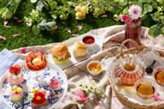 グランドニッコー東京ベイ 舞浜「春の花咲くアフタヌーンティー」花壇風ショコラ＆バラが香るマカロン