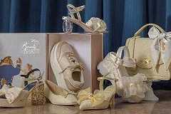 映画『美女と野獣』シューズ、金のシャンデリア風サンダルや”バラ入り”透明ヒールがランダから