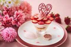 ホテル日航大阪「苺アフタヌーンティー」春限定“ハートモチーフ”苺パフェや白苺型ムース