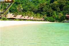 フィリピンの楽園「エルニド」最後の秘境と呼ばれるエメラルドグリーンの海とは？