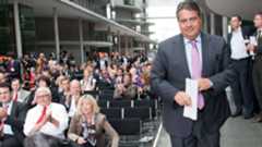 Sigmar Gabriel erntet nicht nur Applaus in den eigenen Reihen.