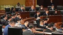 Secretário para a Segurança, Chan Tsz King, na reunião plenária da Assembleia Legislativa, para apresentação, discussão e votação na generalidade da proposta de lei intitulada “Comissão de Defesa da Segurança do Estado da Região Administrativa Especial de Macau”.