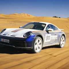 Three-quarter front view of a 2023 Porsche 911 Dakar