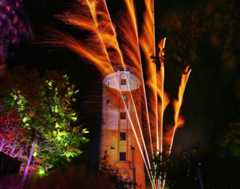 beleuchteter Wasserturm zum Lichterfest in der Stadt Grimmen, Mecklenburg Vorpommern