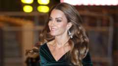 La tierna revelación de Kate Middleton a dos niñas en la Royal Variety: “Mis hijos están tristes”