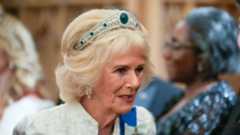 Camilla luce por primera vez como Reina la tiara de la boda de Eugenia de York: el poderoso mensaje que esconde