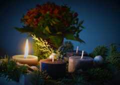 Advent wreath with first candle lit - photo by Waldemar Brandt on Unsplash