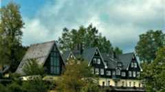 Wundersch&ouml;n gelegen ist das Exerzitienhaus des Jesuitenordens in Gries bei Steinberg auf den H&ouml;hen des Frankenwaldes. Foto und Repros: Gerd Fleischmann