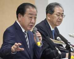 Centrist Reform Alliance co-leaders Yoshihiko Noda (left) and Tetsuo Saito during a news conference on Monday in Tokyo