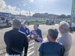 Nobuyasu Nikai, the Liberal Democratic Party's candidate for the October 2024 Lower House election, shakes hands with supporters in Tanabe, Wakayama Prefecture.