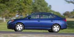 Hyundai Elantra Reviews / Specs / Pictures