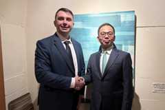 デニス・ベルダコフ・キルギス大統領府付属国立戦略研究所(NISS)顧問による高畑洋平常務理事への表敬訪問