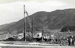 デルマックハンマーによる醍醐橋基礎パイル打ち込み