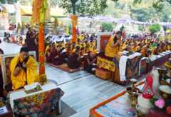 Once again this year, many Rinpoches and lamas have assembled at the sacred place of Bodhgaya to join His Holiness Karmapa Thaye Dorje in the aspiration prayers for the benefit of all beings and for world peace. His Eminence Jamgon Kongtrul Rinpoche holds a supreme position among them