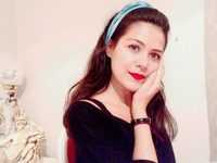 Пелин Абай фотографии