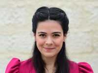 Пелин Абай фотографии