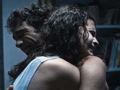 Время — песок: «Альфа» Жюлии Дюкурно — притча о ВИЧ, которую не покажут в России