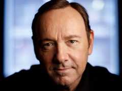 Кевин Спейси признался, что он гей, в ответ на обвинения в домогательствах к подростку