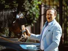 «Любви все возрасты покорны»: Владислав Ветров, Ольга Хохлова, Елена Николаева и Алексей Розин в тизере ромкома «Три плюс три»