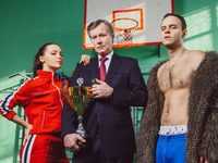 Петр Шерешевский осовременил «Бориса Годунова» в Театре Наций фотографии