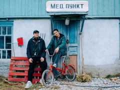 Денис Васильев, Катерина Ковальчук и Николай Фоменко сыграли в комедии «Знахарь»