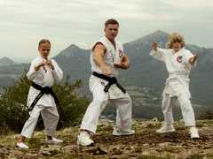 Роман Курцын, Кирилл Плетнев и Полина Максимова помогут малышу стать каратистом