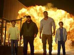 «Мой сын нашел лучшего друга, и я — тоже»: Алан Ричсон и Кевин Джеймс в трейлере «Убойной субботы»