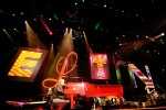 Elton und sein rotes Piano begeistern 8000 Zuschauer in Düsseldorf., Live in Düsseldorf 2009 | © laut.de (Fotograf: Peter Wafzig)