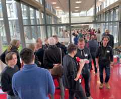 Gespräche am Pausenbuffet