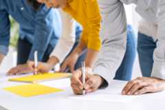 Petition unterschreiben Menschen unterschreiben Dokumente