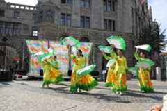 Fächertanz vom Verein der vietnamesischen Frauen in Leipzig e.V. zum Partnerstadtfest
