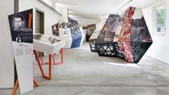 Ausstellungsraum mit moderner Fotoaufmachung