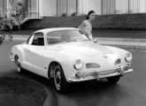 O icônico Volkswagen Karmann-Ghia em sua primeira versão nacional (fonte: Carlos Meccia / autoentusiastas).