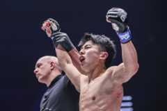 Nadaka Yoshinari hand raised