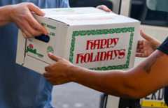 TMC-L-DistributingMeals-04 Volunteers hand out turkeys to those in need on Wednesday, Nov. 26, 2025, during New Bethany’s distribution of pre-prepared Thanksgiving baskets in Bethlehem. (April Gamiz/The Morning Call)