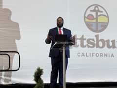 Pittsburg Mayor Jelani Killings delivering his speech at Pittsburg's State of the City address on Thursday (Nov.20). (Photo by Hema Sivanandam)