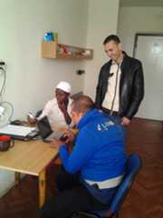 Discussion with international students in relax time