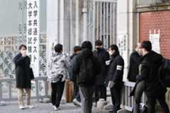 来年度の「大学入学共通テスト」は1月18、19日に実施予定（写真は2024年、時事通信フォト）