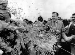 as13-976_noid_crew_visit_rockwell_downey_5.6.70