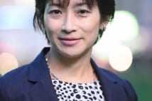 東京新聞・望月衣塑子記者 部外者だからできた執拗な追及