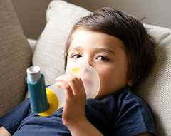 child with asthma inhaler