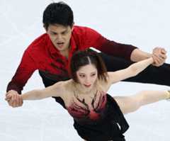 ペアSPで演技する三浦（手前）、木原組（撮影・前田充）