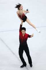 ペアSPで演技する三浦、木原組（撮影・前田充）