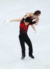 リフトでバランスを崩す三浦、木原組（撮影・前田充）